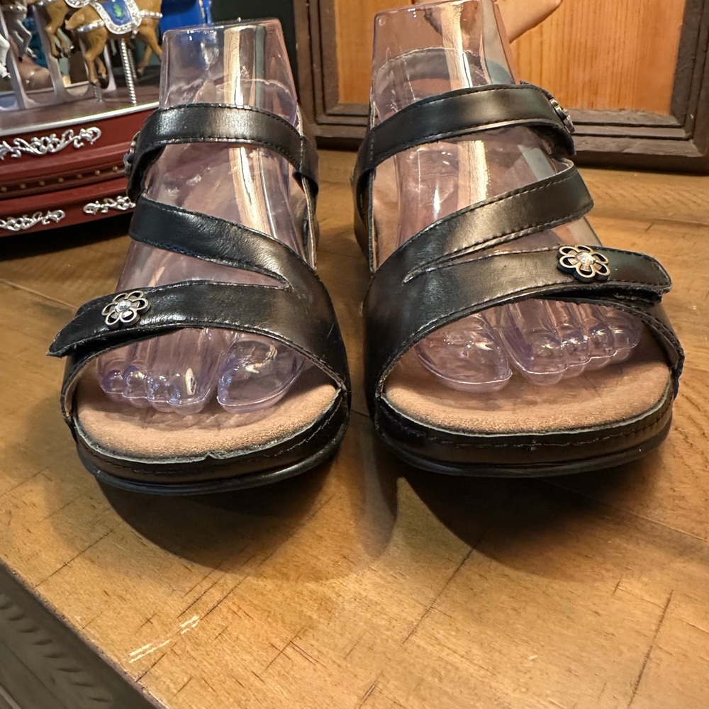 Romika Black Women's Sandals with Bejeweled Floral Accent Size 39/US 8-8.5 - Picture 4 of 13